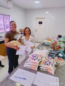 A coordenadora do setor de Pr-medidos, Mayra Freire, explica todo o processo de coleta e doao de acordo com as normas do Instituto de Metrologia, Qualidade e Tecnologia (INMETRO). Esses produtos foram doados pelos representantes comerciais, aps a percia no laboratrio e esto sendo repassados de forma legal para uma entidade beneficente devidamente cadastrada, ressaltou.
