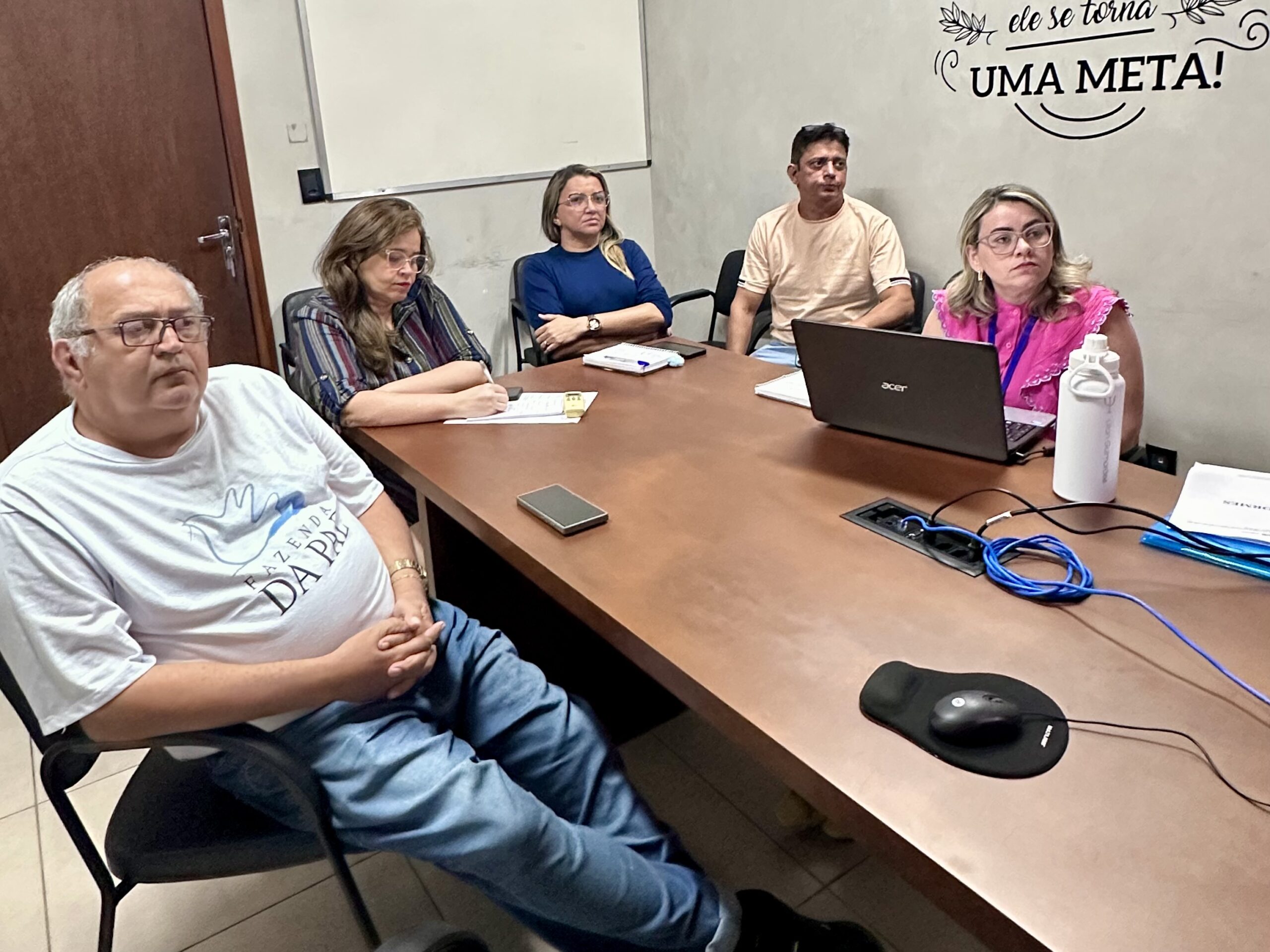 Participaram da reunião, diretamente da sede da Cendfol, além de Karina Sampaio, a coordenadora de prevenção ao álcool e outras drogas da Cendfol, Keila Damasceno; o representante da Fenact e membro do Conselho Estadual de Políticas sobre Drogas do Piauí, Célio Luiz; e Anne Frank, secretária executiva do Conselho Estadual.