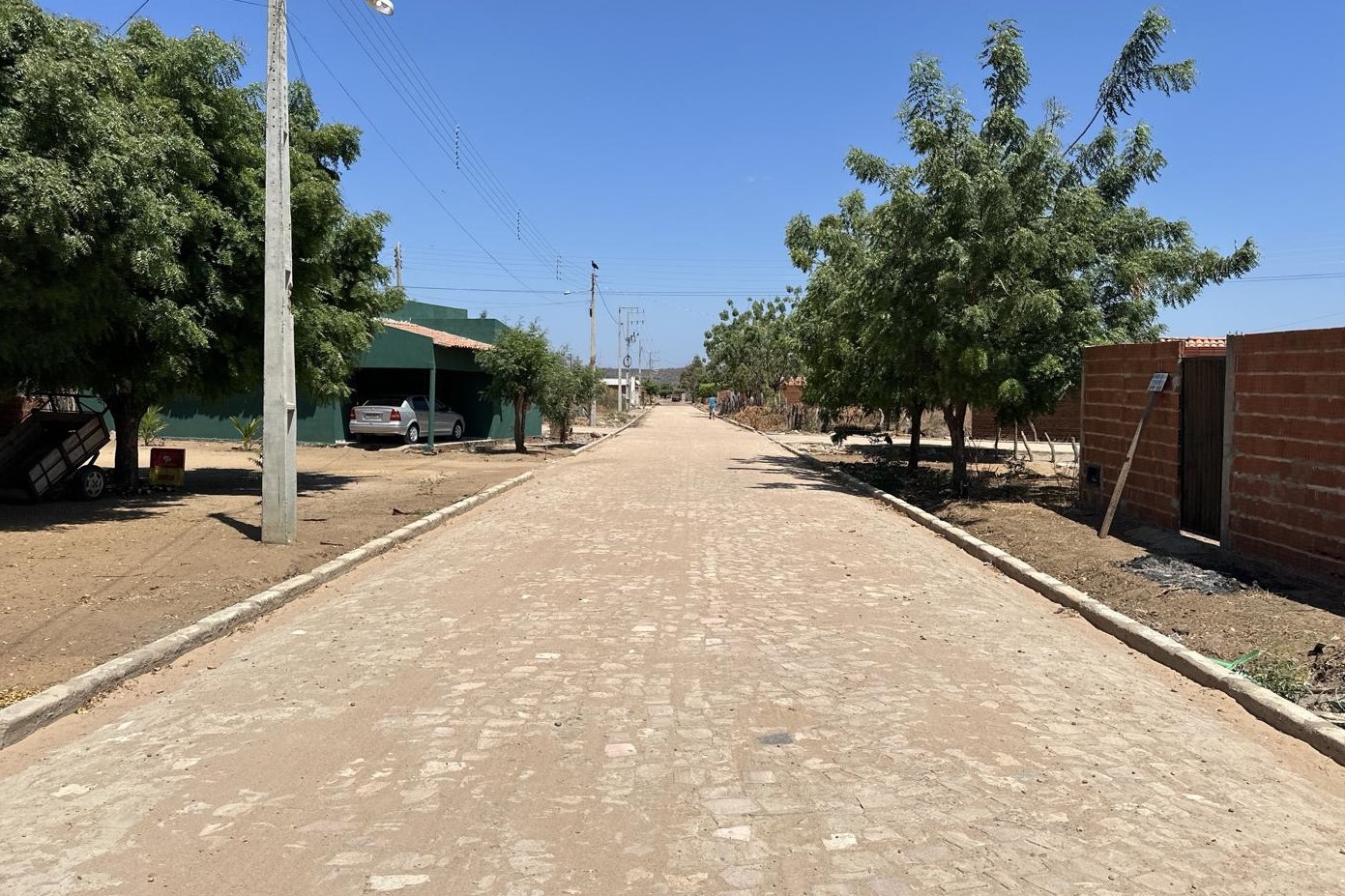 Floresta do Piauí recebe pavimentação