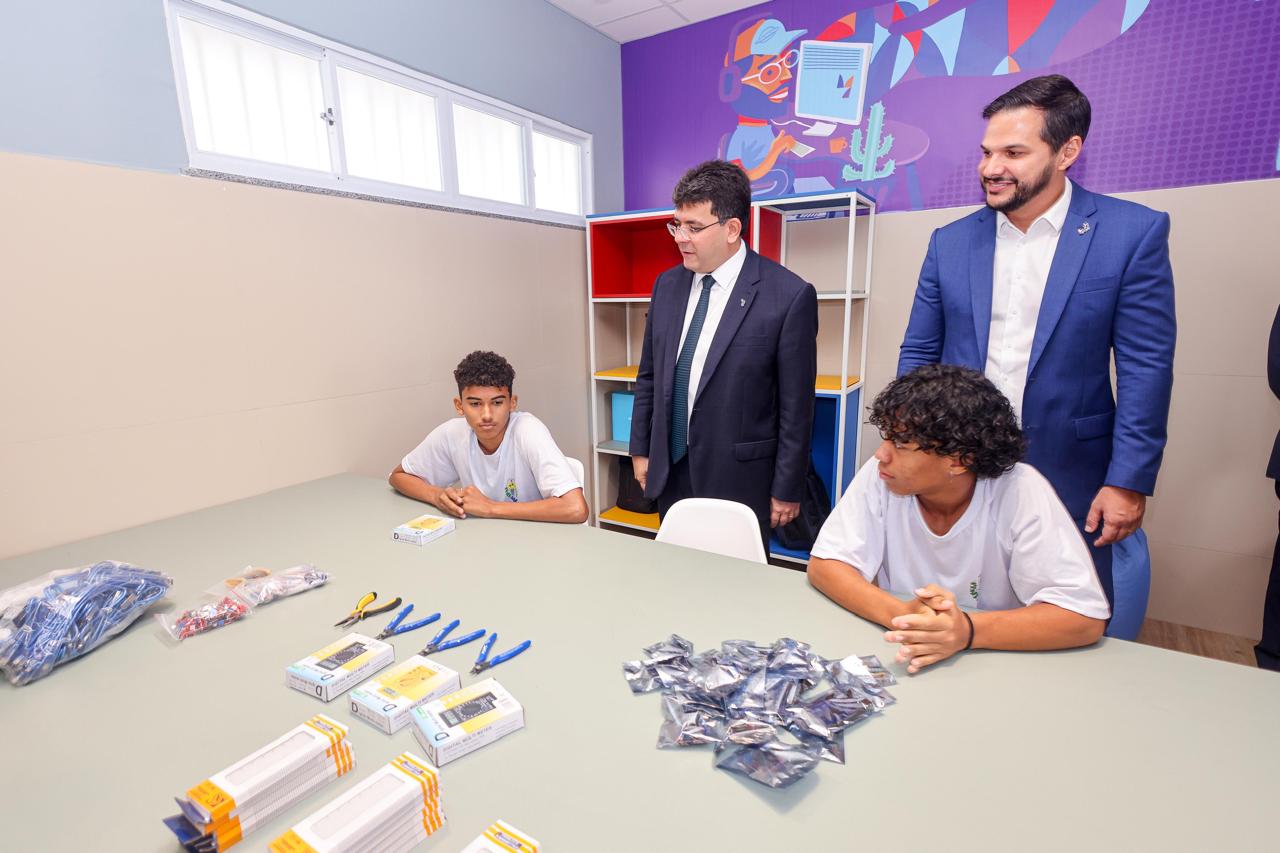 “Mais um passo na direção de universalizar a modernização de todas as escolas públicas estaduais do Piauí, garantindo estrutura adequada para o ensino de tempo integral e a oferta cursos profissionais e técnicos, além de uma aprendizagem muito melhor para os nossos alunos”, afirmou o governador.
