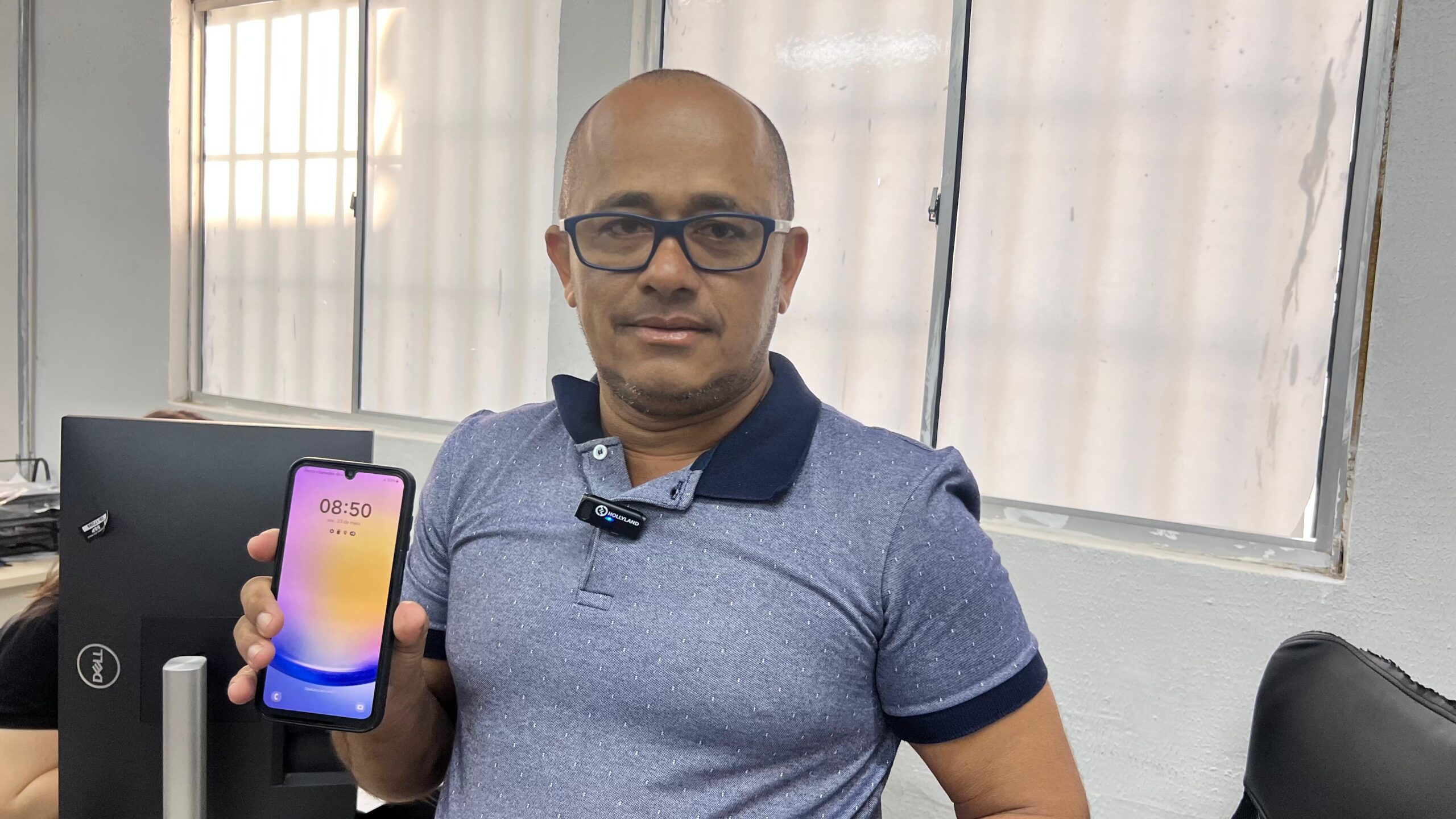 Entrega de celulares recuperados