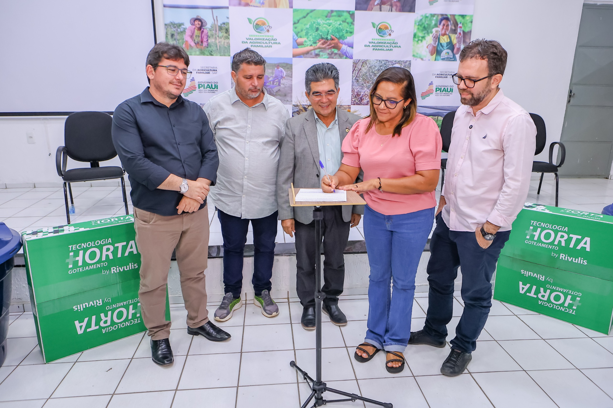 SAF entrega kits de irrigação para agricultores familiares (Foto: Geirlys Silva / SAF)