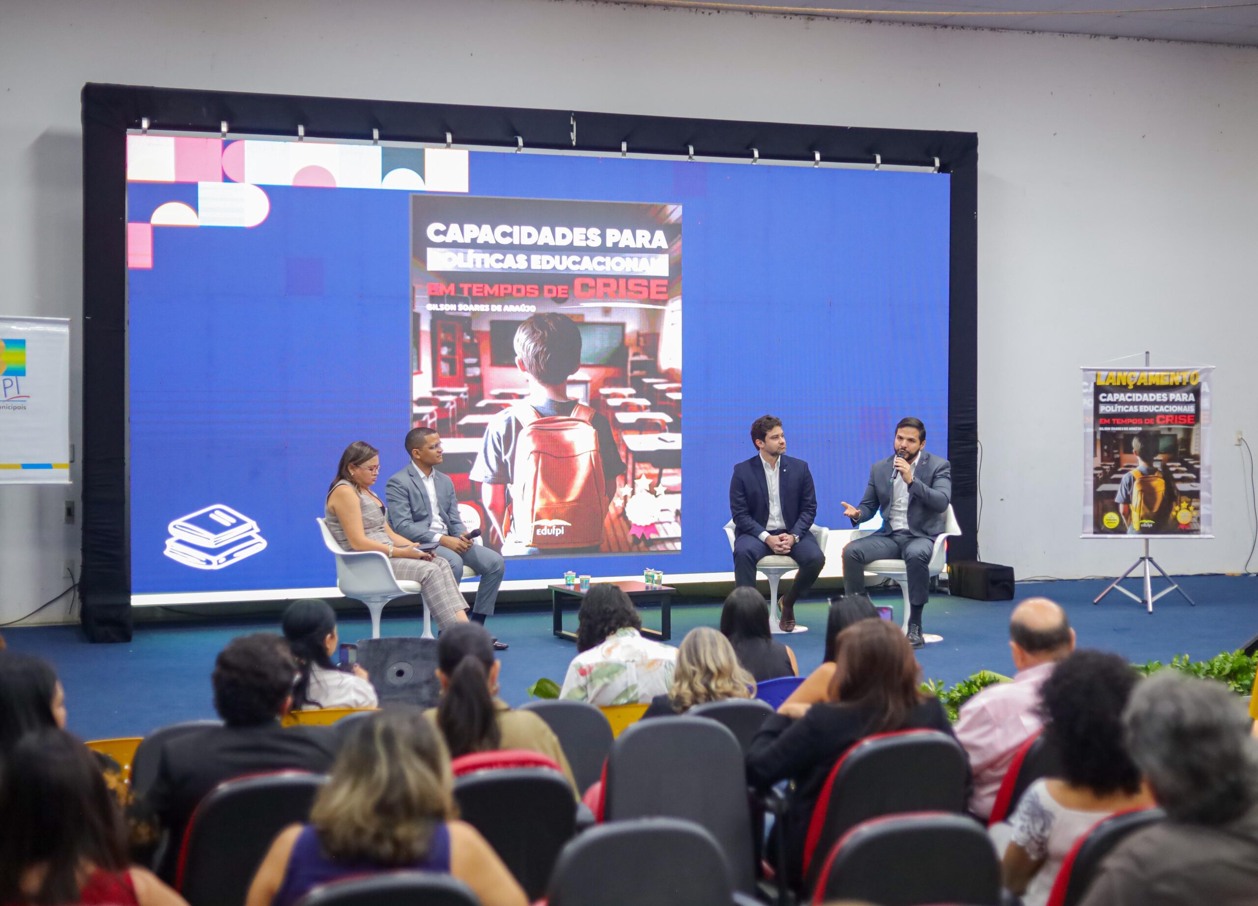 Painel de gestão educacional