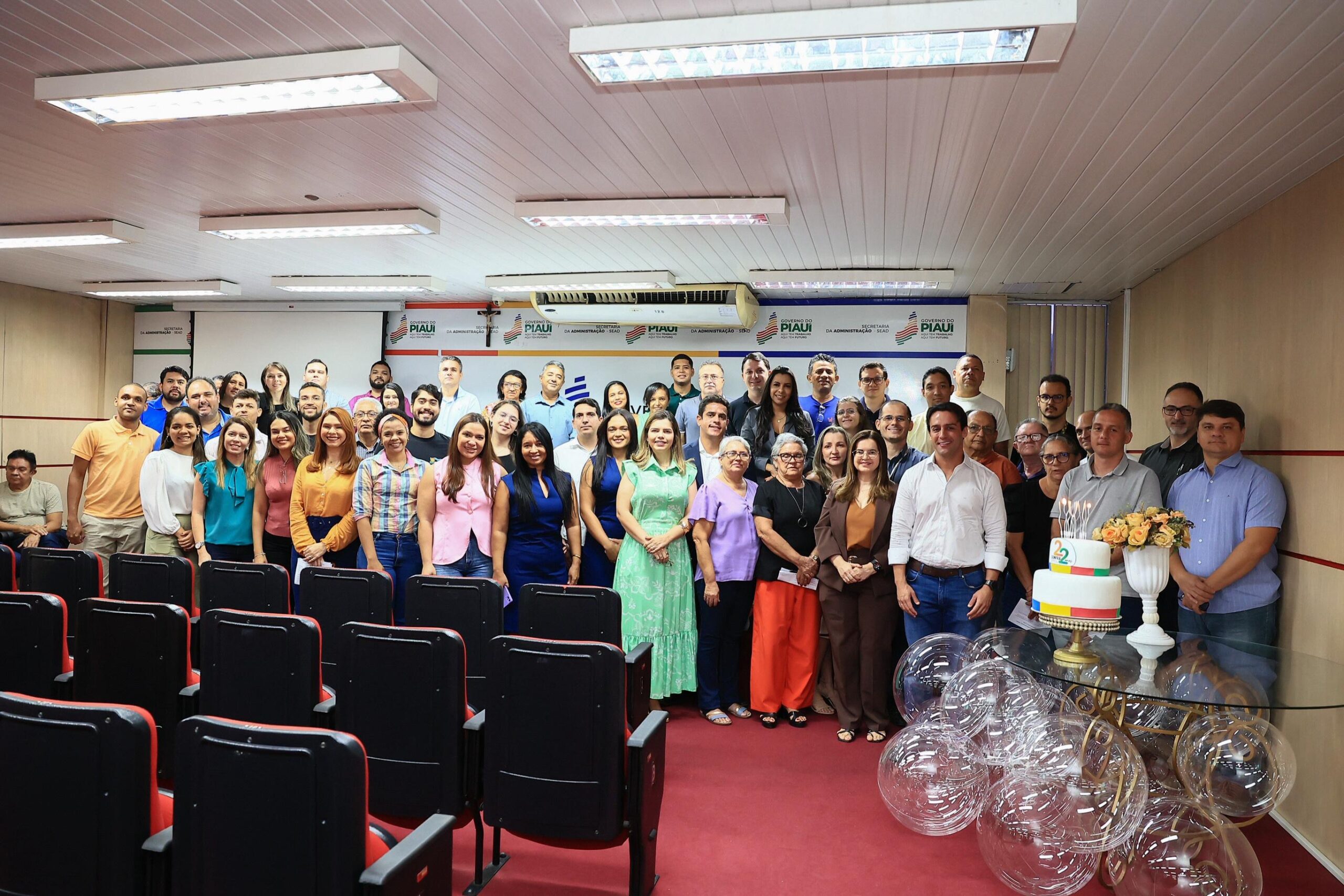 Funcionários da Seinfra durante a celebração do aniversário
