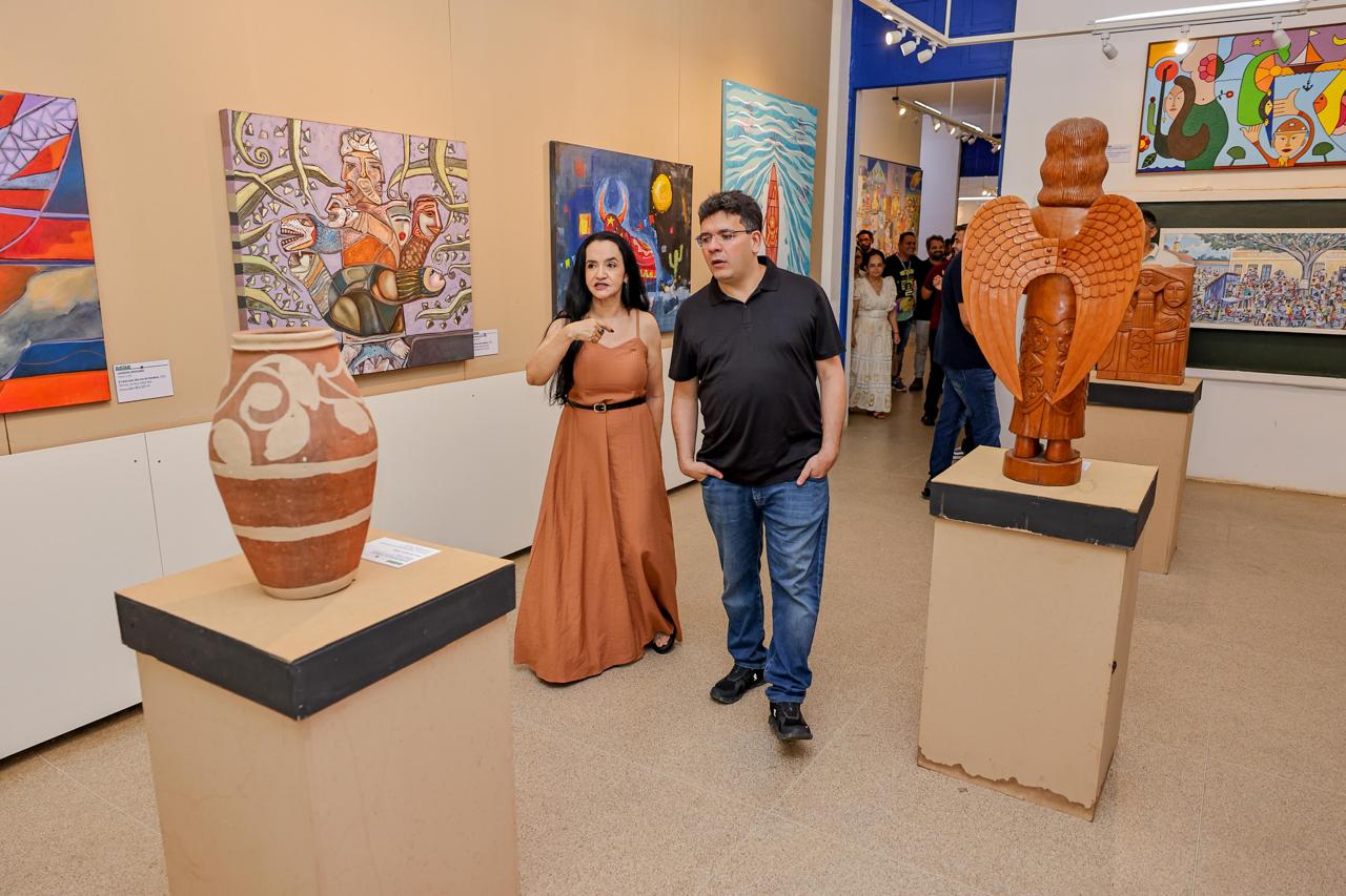 Governador Rafael Fonteles durante visita à Pinacoteca