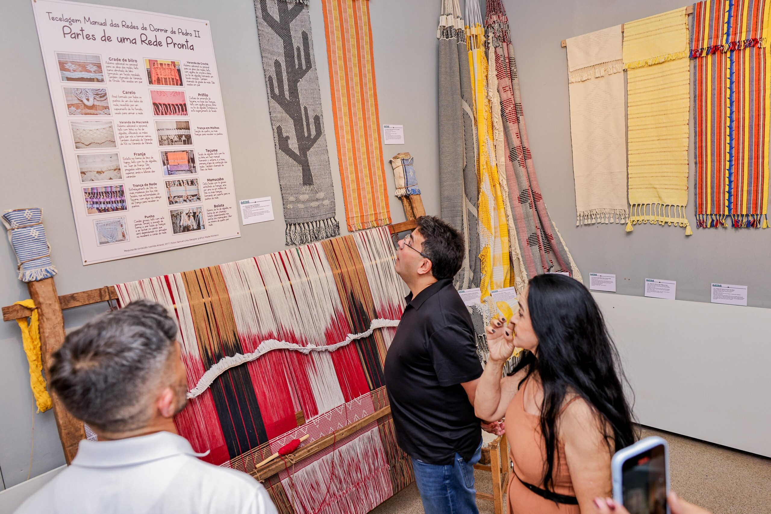Governador e equipe visitando a Pinacoteca