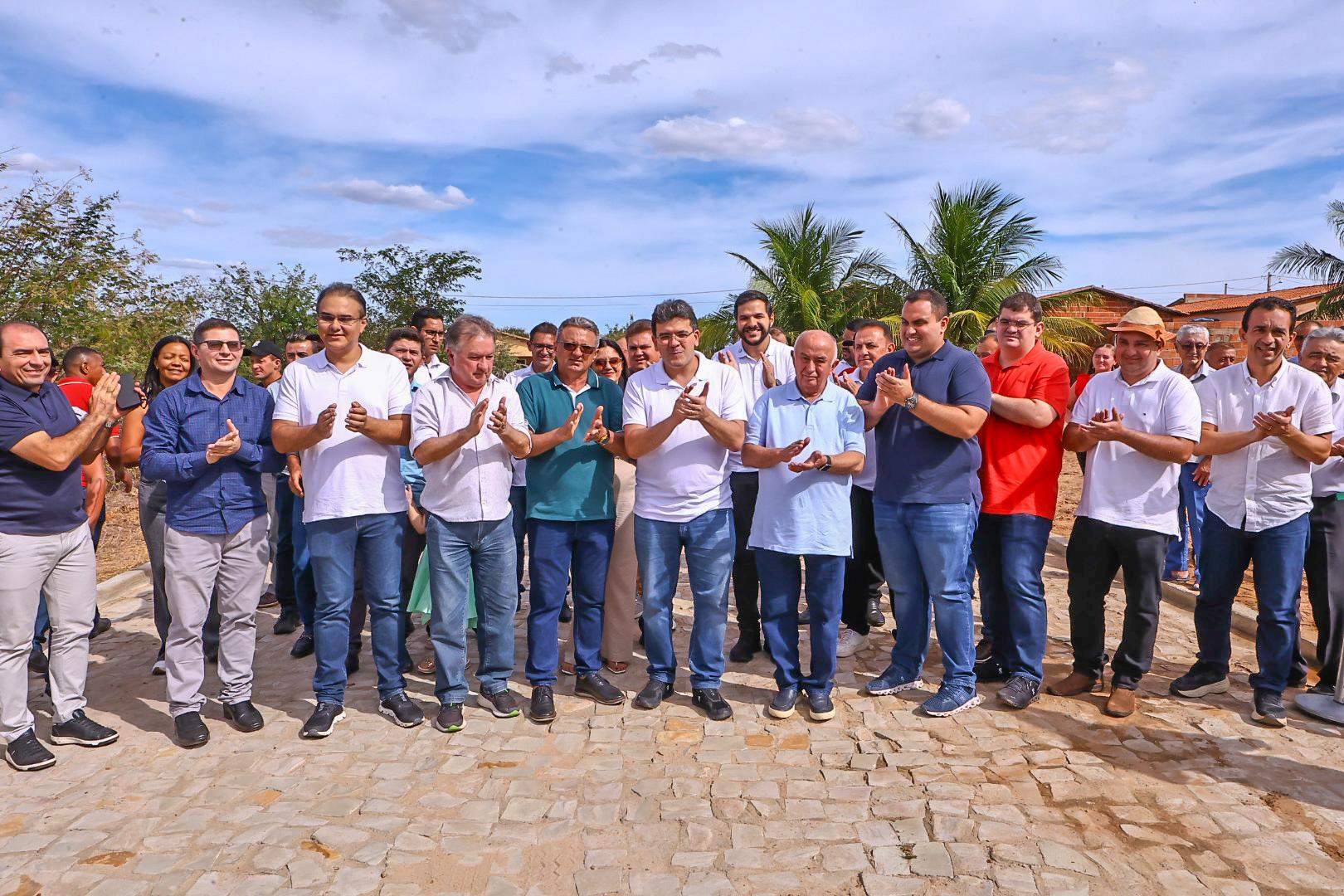 Inauguração das ruas pavimentadas em Bela Vista do Piauí