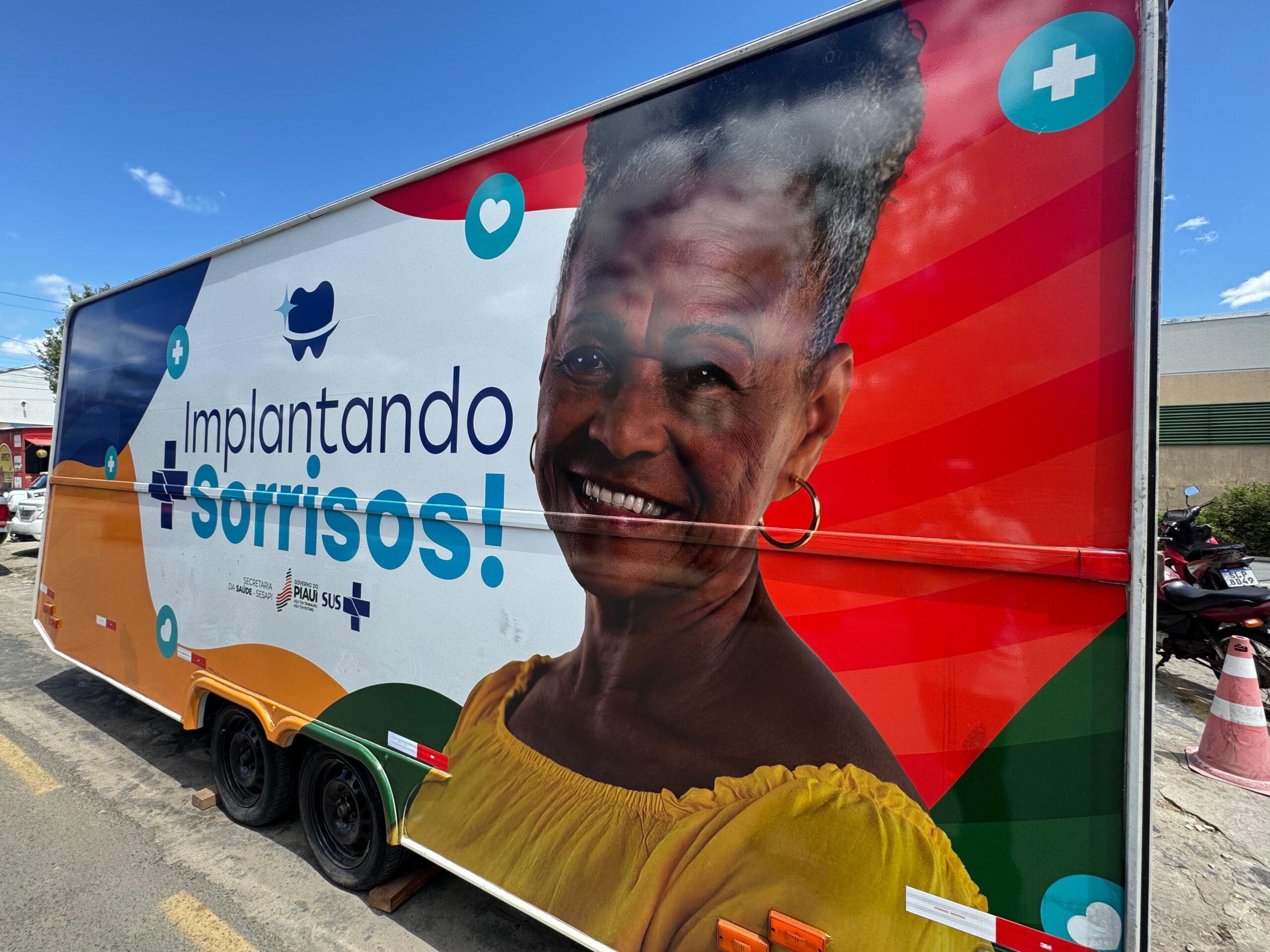 Após a triagem, os atendimentos terão início no dia 15 de agosto, no Hospital da Polícia Militar (HPM). “Vamos realizar essa triagem, no horário de 8h às 18h, serão distribuídas 131 senhas ao dia . Os implantes são do tipo unitário ou overdenture, indicado para pessoas que não possuem nenhum dente na arcada e desta forma recebem dois implantes e uma prótese”, explica Roberta Alvarenga Salvador, coordenadora estadual de Saúde Bucal da Sesapi.