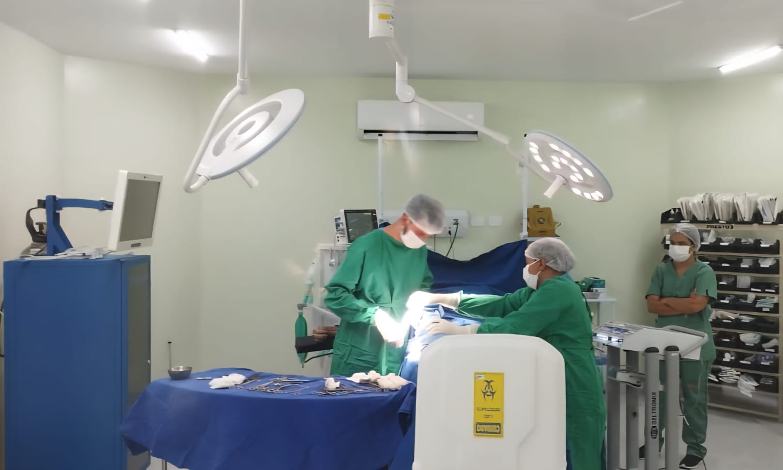 Para Marcus Barros, a novidade traz benefícios diretos à população. “A estrutura do Novo Regional de Picos já permite a realização de procedimentos que antes não estavam ao nosso alcance. Hoje conseguimos oferecer cirurgias vasculares de média complexidade com mais segurança e qualidade, reduzindo a necessidade de transferências, que antes geravam demora e riscos aos pacientes”, afirma.