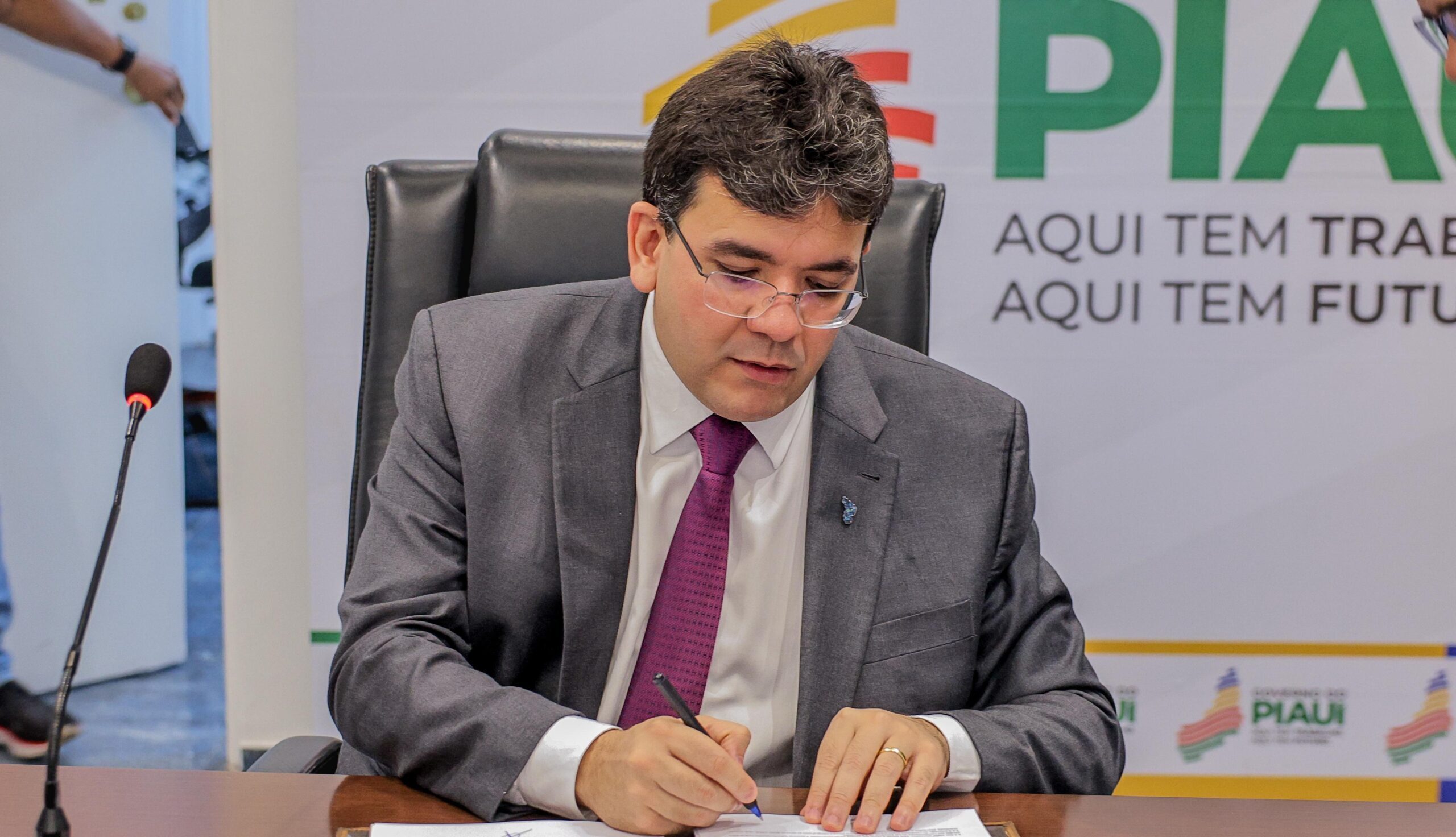 Rafael Fonteles autoriza, nesta sexta (13), pavimentação da BR-235 que liga o Piauí à Bahia e ao Maranhão