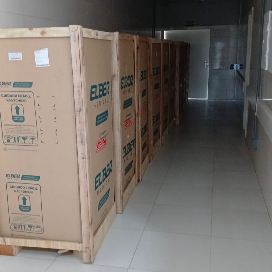 Com capacidade de refrigeração de até -35 °C, os novos freezers oferecem condições adequadas para o armazenamento de amostras de cadáveres e materiais coletados em investigações criminais. Também serão utilizados na conservação de vestígios destinados a análises nas áreas de patologia, toxicologia e genética forense.