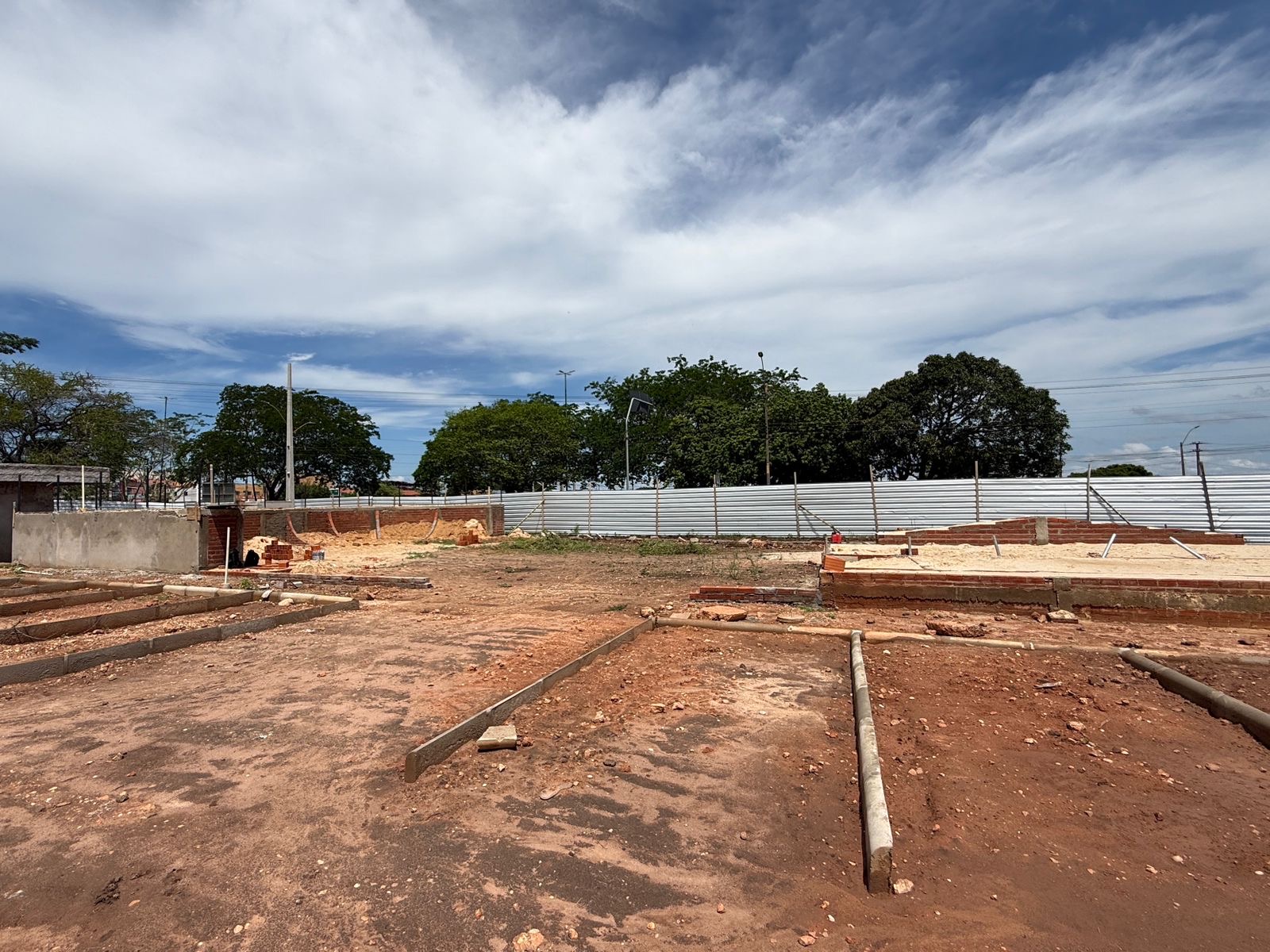 Início da construção da pista de skate