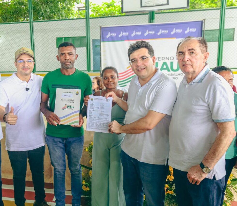 Governador entrega 250 títulos de propriedade rural em Floriano e reforça regularização fundiária