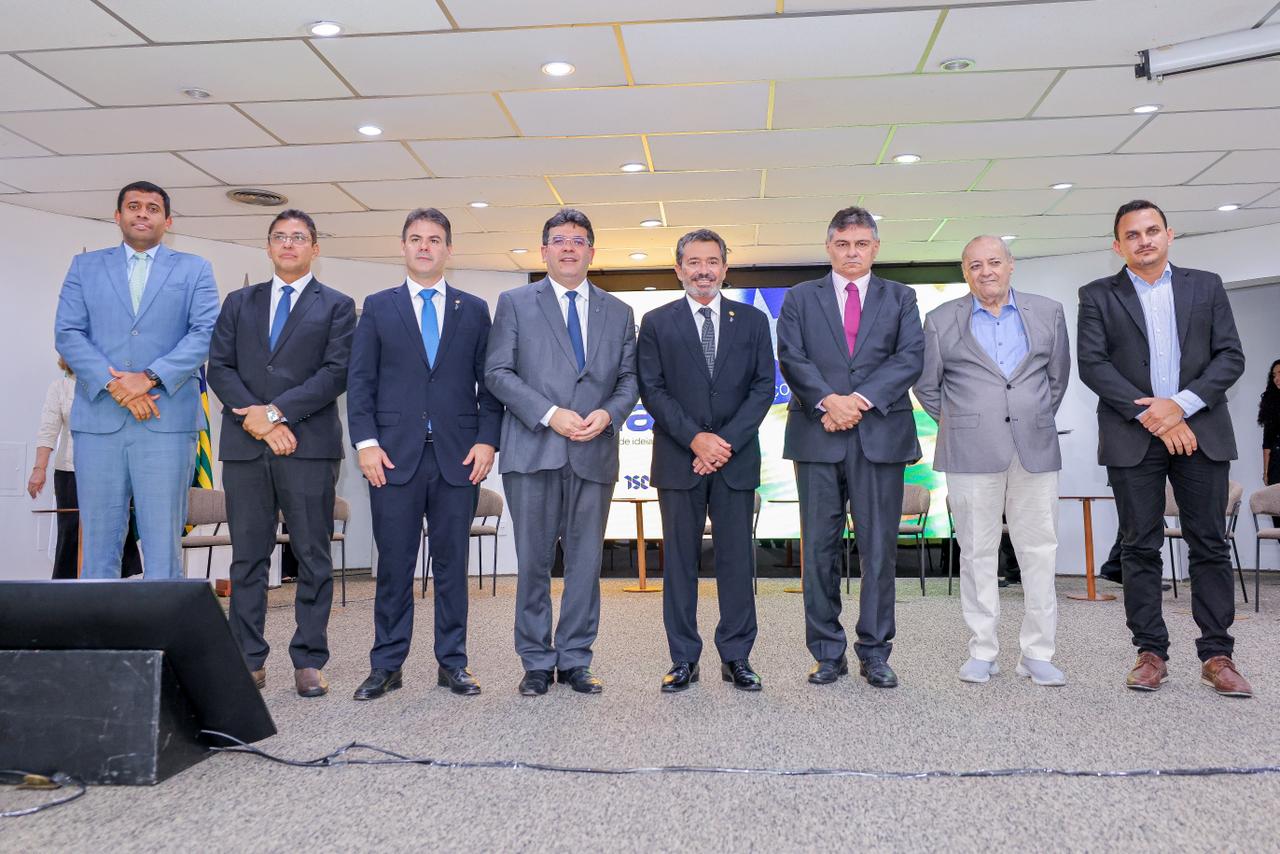 Governador destaca parceria e papel orientador dos órgãos de controle durante evento do TCU em Teresina