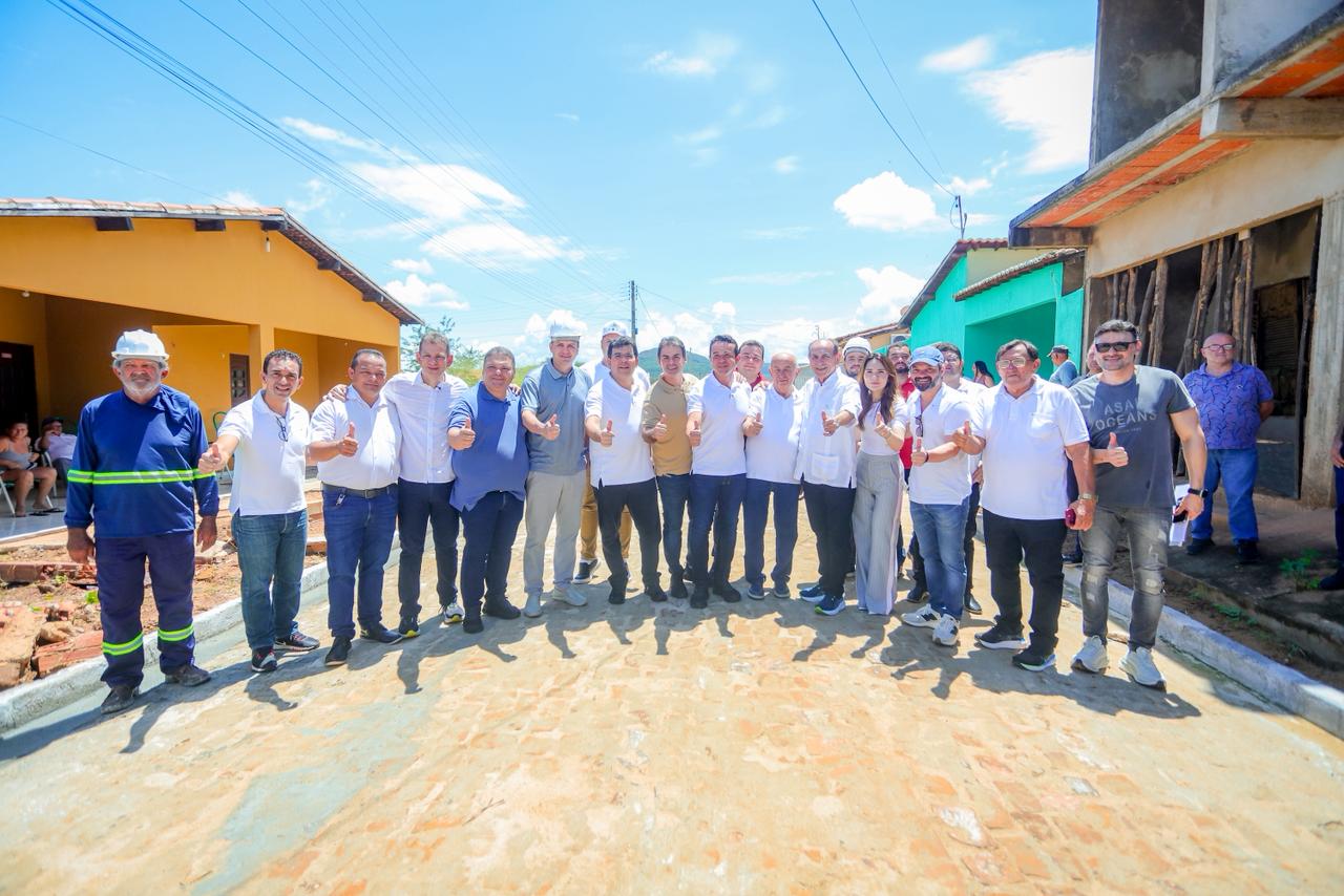 Rafael Fonteles vistoria reforma de escola e obras de calçamento que ampliam qualidade de vida em Sussuapara