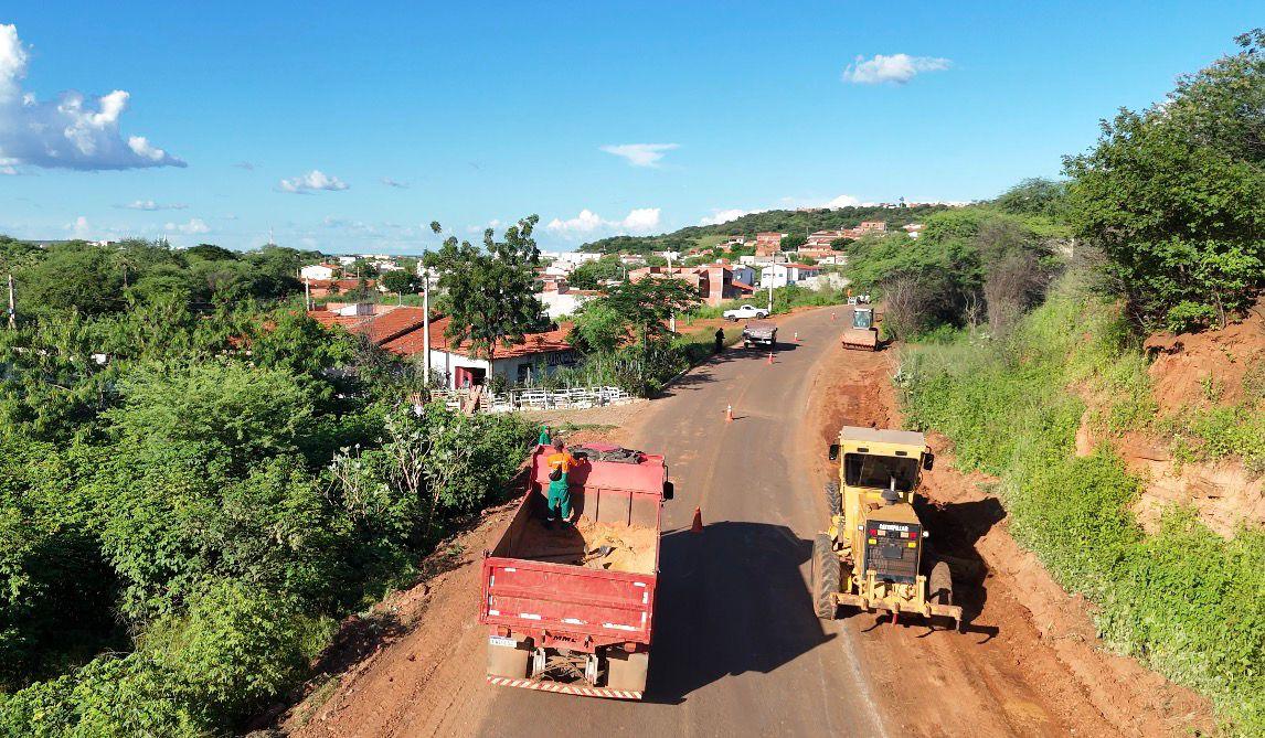 DER-PI inicia as obras na rodovia que liga Picos a Aroeiras do Itaim