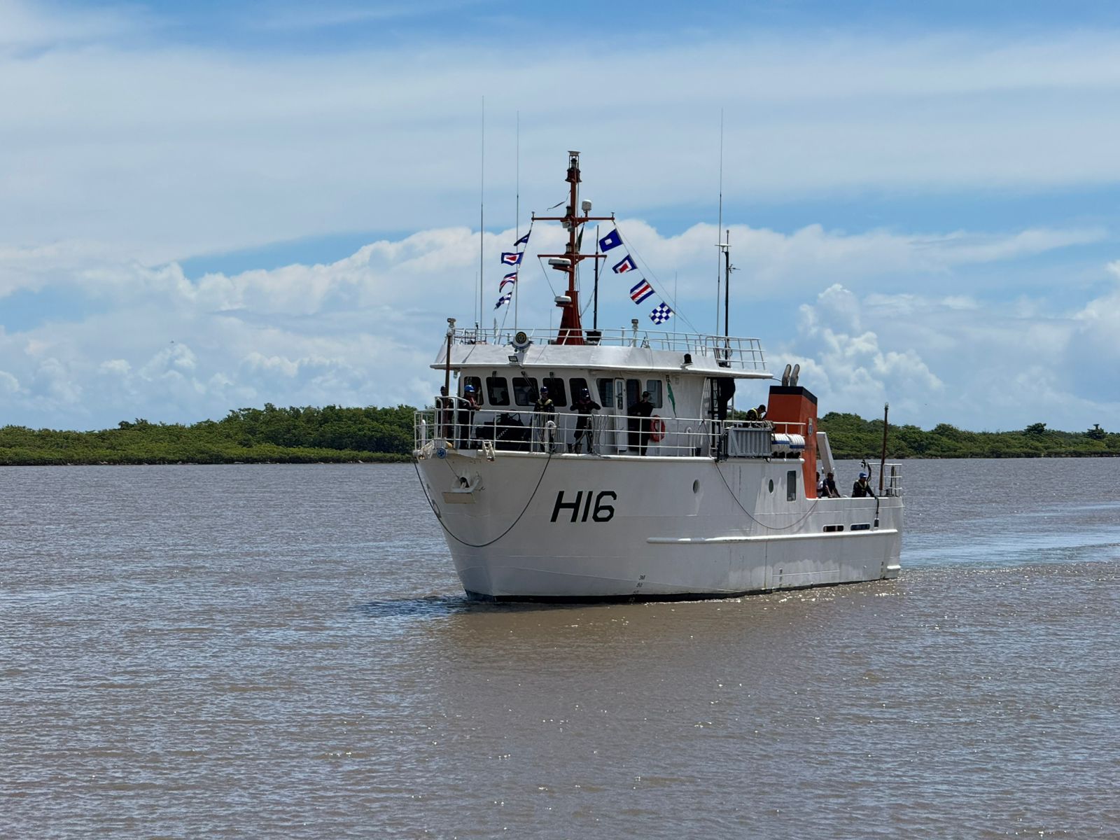 Porto Piauí recebe navio da Marinha do Brasil especializado em pesquisa e coleta de dados