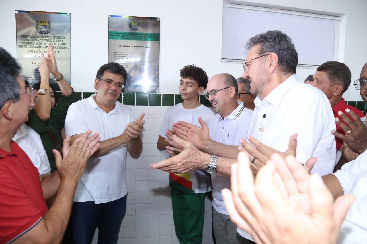 Rafael Fonteles inaugura escola padrão ouro e acompanha asfaltamento de ruas em Morro do Chapéu