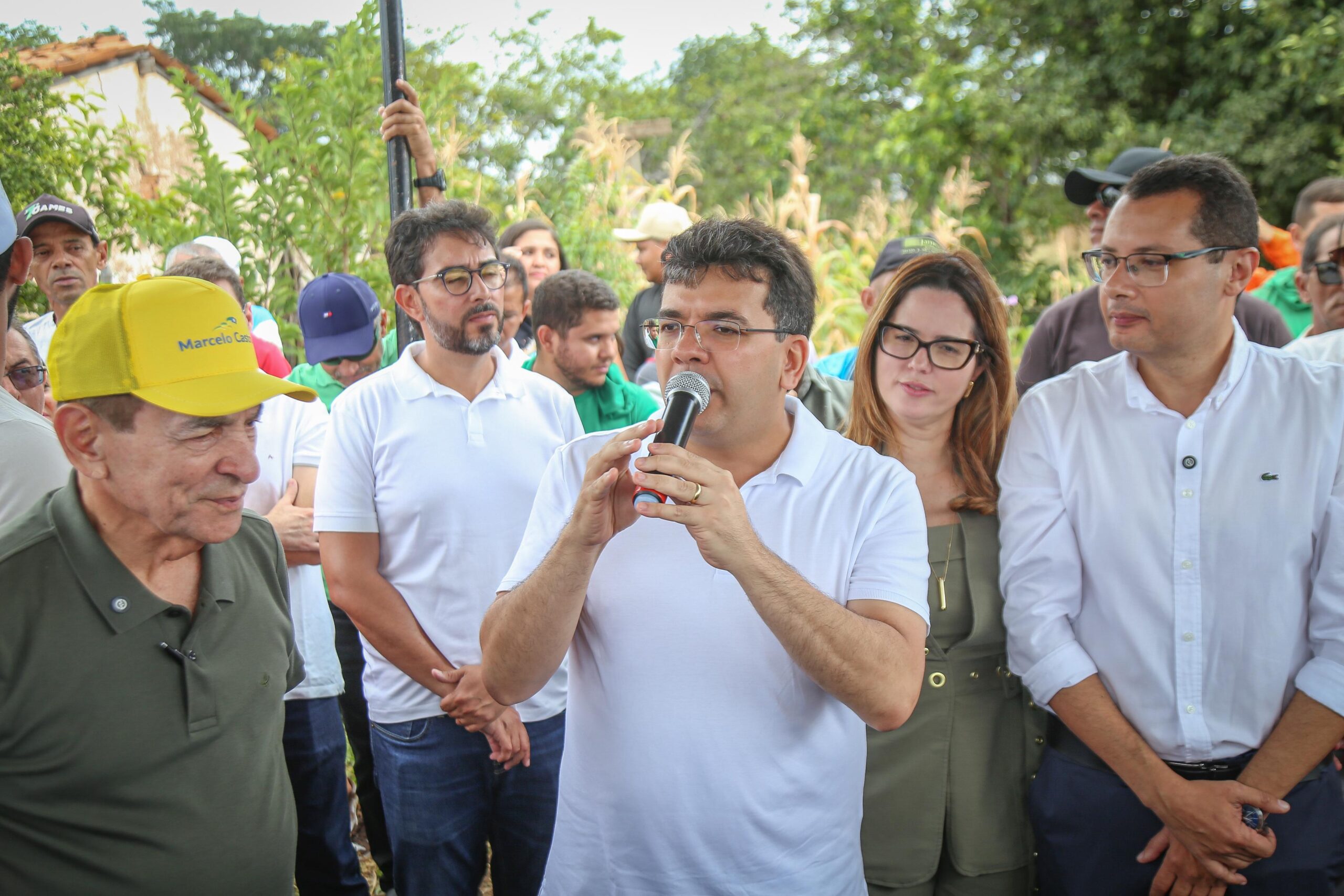 Rafael Fonteles inaugura asfalto que beneficia uma das maiores comunidades rurais de Paquetá