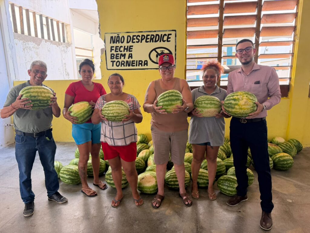 SAF entrega cinco toneladas de melancia para instituições sociais de Teresina